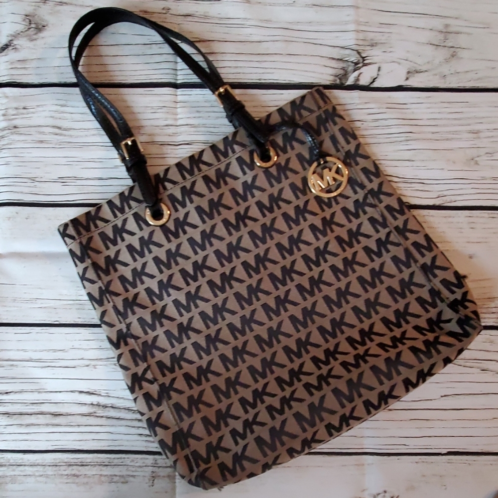 ❌SOLD❌MICHAEL KORS Large Canvas Monogram Tote - Picture 1 of 7